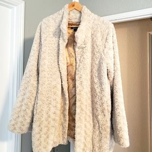 Jacket fingertips length